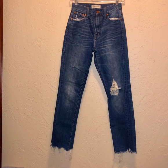Dark wash distressed MadeWell perfect summer jean - Picture 2 of 5